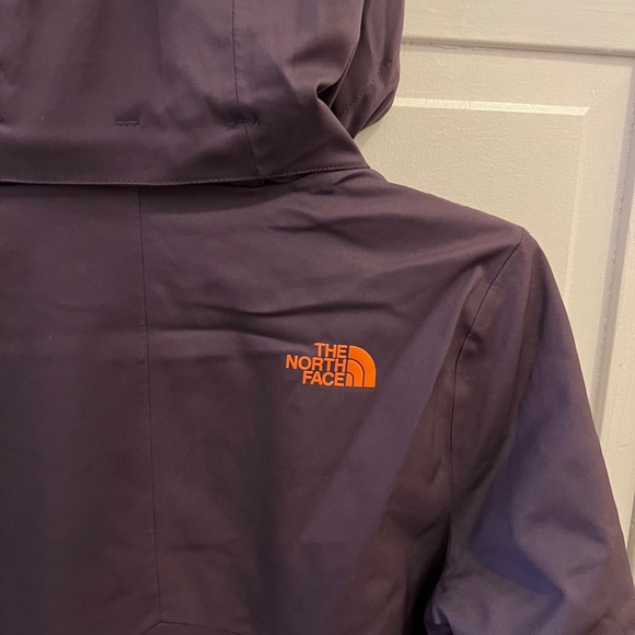 North Face All-Mountain Waterproof Ski Coat - Picture 3 of 4